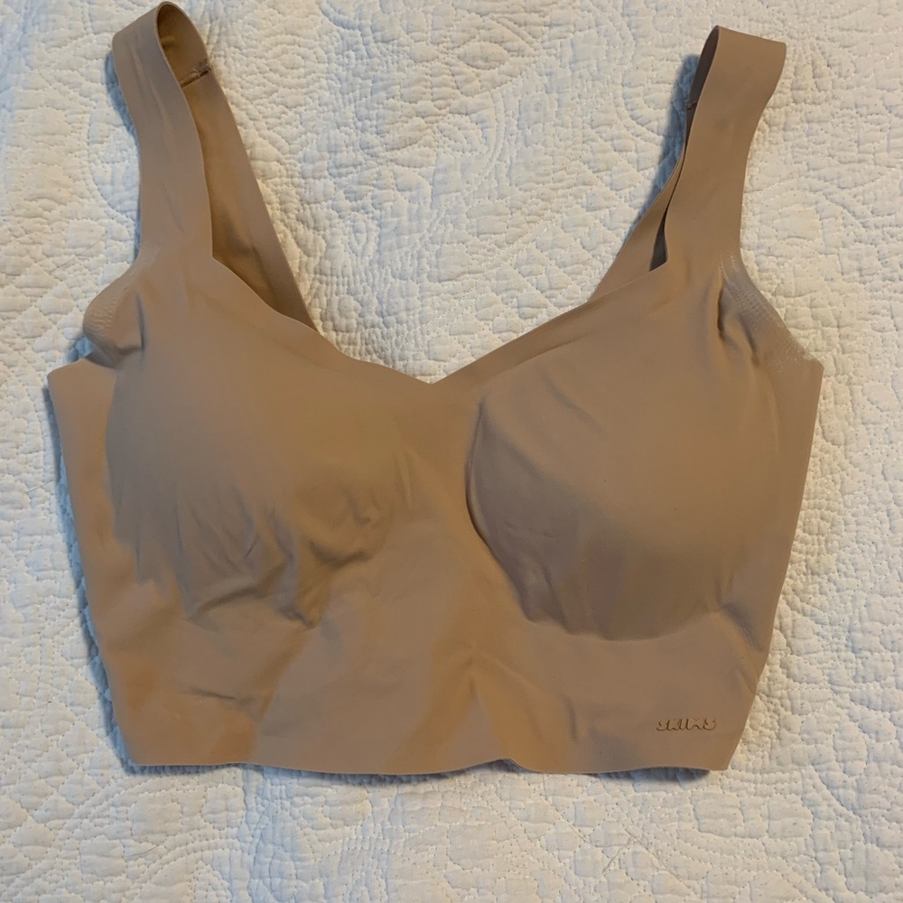 NWOT SKIMS Naked Scoop Bra